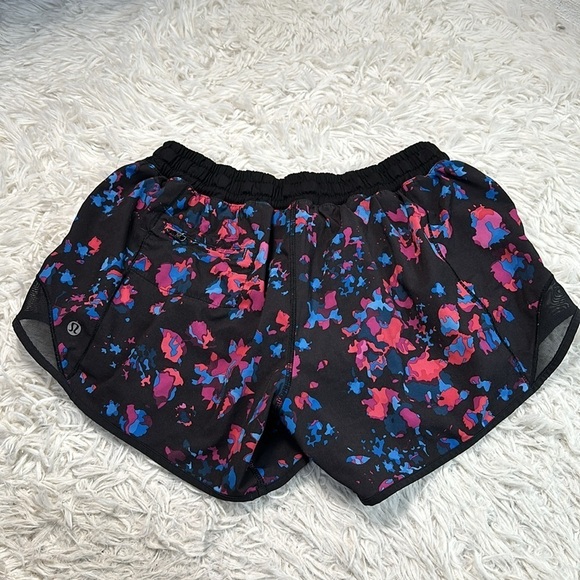 Lululemon Hotty Hot Short *Long Dandy Digie Multi / Black - Picture 5 of 6